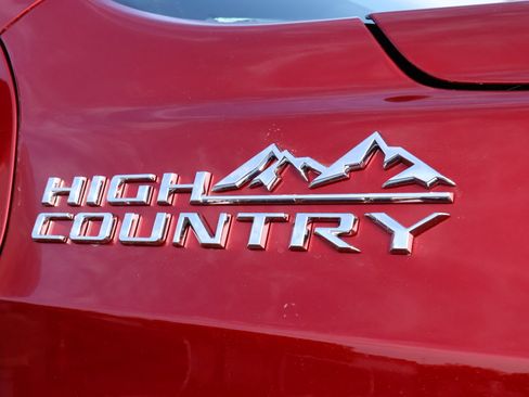 New 2026 Chevrolet Suburban High Country AWD/4WD image 6