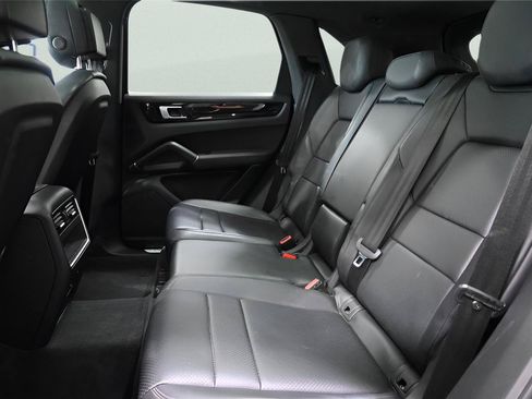 Used 2019 Porsche Cayenne AWD/4WD image 16