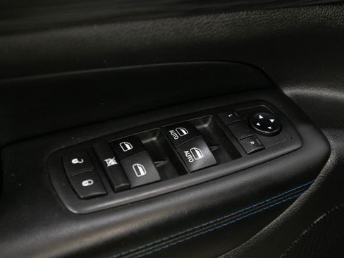 Used 2019 Jeep Grand Cherokee Laredo AWD/4WD image 22