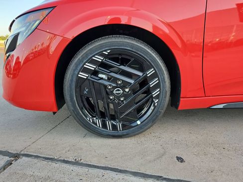 New 2026 Nissan Sentra SR w/ Floor Mat Package FWD image 28