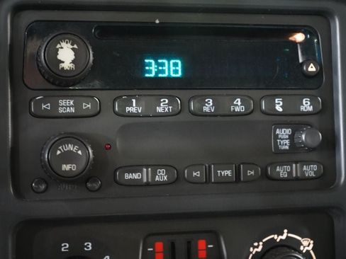 Used 2007 Chevrolet Silverado 2500 LT w/ Heavy-Duty Power Package AWD/4WD image 15