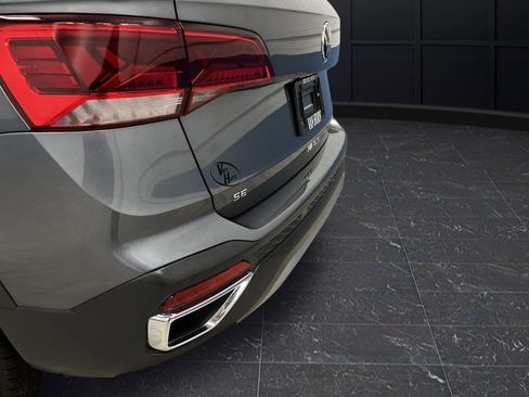 Used 2023 Volkswagen Taos SE w/ Black Wheel Package image 31