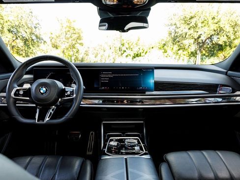 Used 2025 BMW 740i xDrive image 31