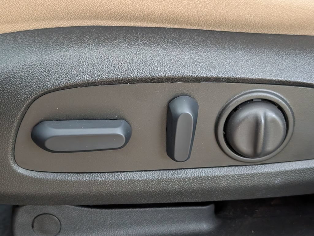 Used 2024 Chevrolet Blazer Premier w/ Enhanced Convenience Package FWD image 38