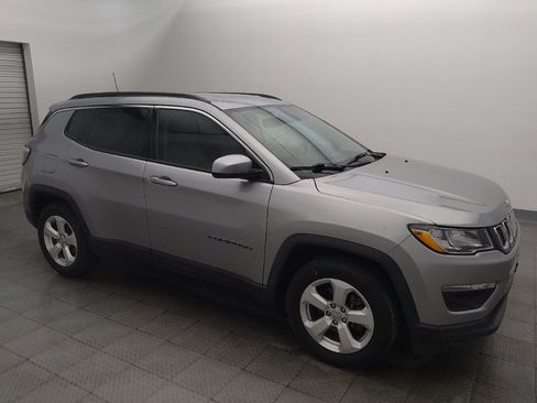 Used 2018 Jeep Compass Latitude FWD image 11