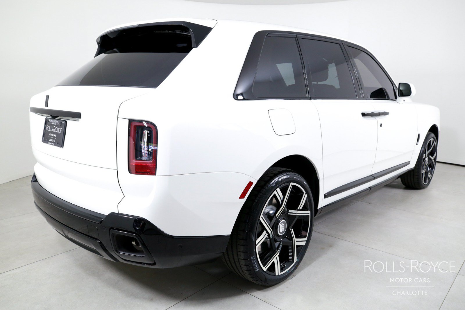 Used 2026 Rolls-Royce Cullinan AWD/4WD image 2