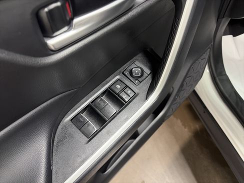 Used 2025 Toyota RAV4 XLE AWD/4WD image 22