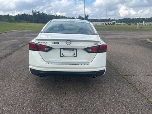Used 2023 Nissan Altima 2.5 SR FWD image 10