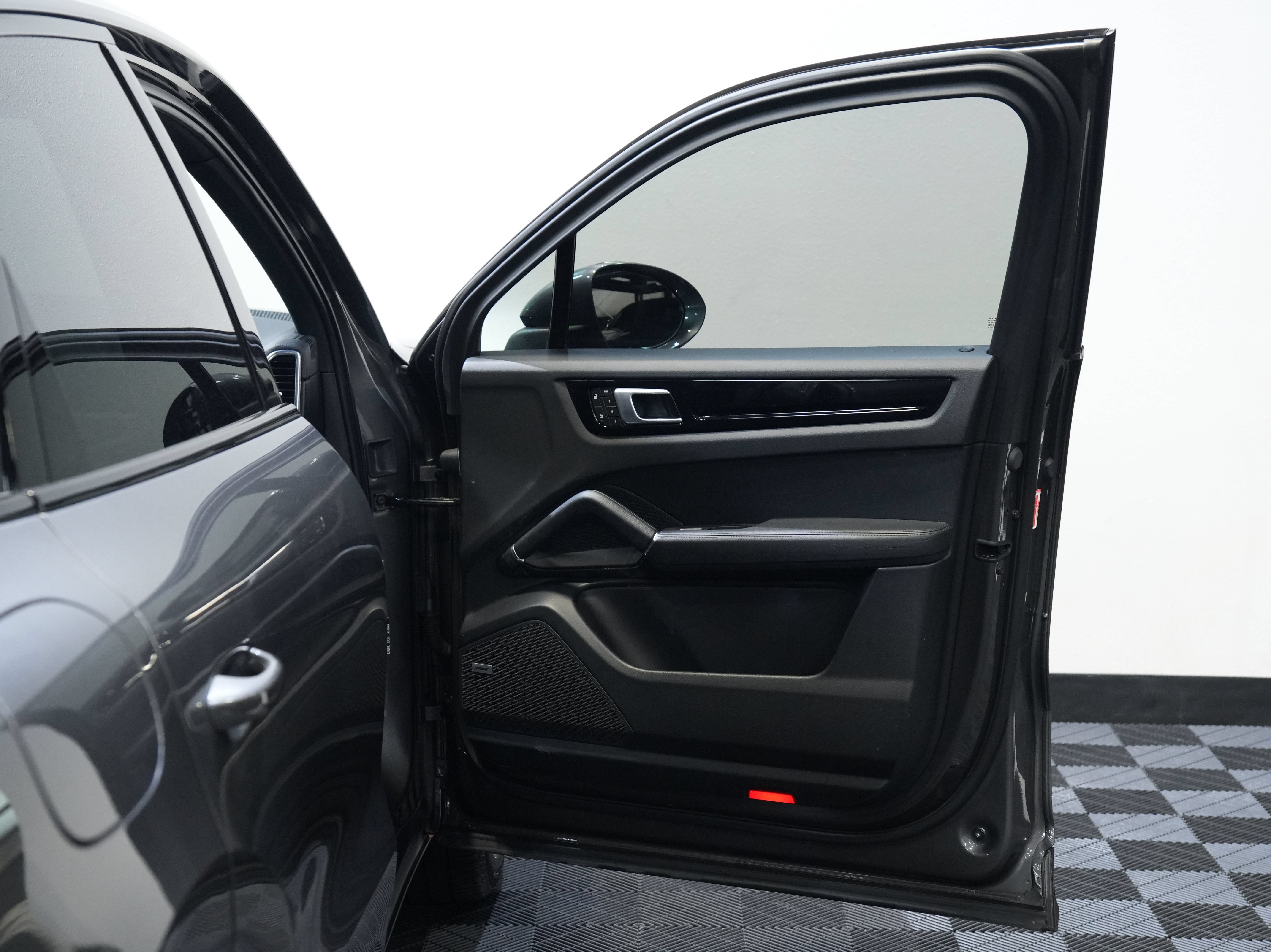 Used 2022 Porsche Cayenne E-Hybrid AWD/4WD image 23