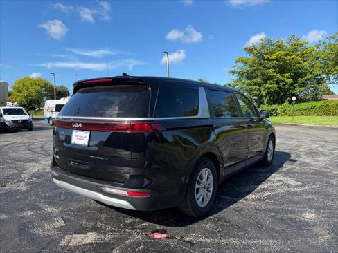 Used 2023 Kia Carnival LX FWD image 5
