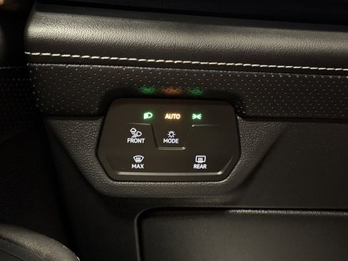 Used 2025 Volkswagen Atlas SE FWD image 35