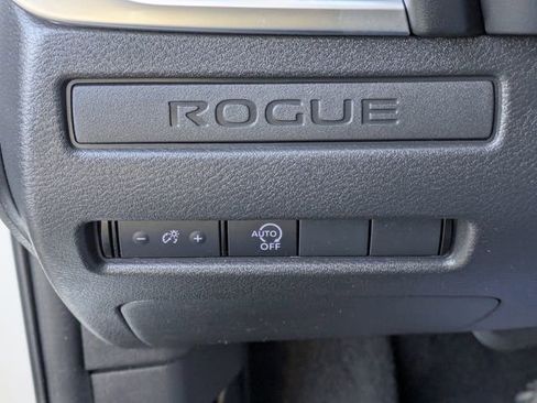 Used 2025 Nissan Rogue S image 23