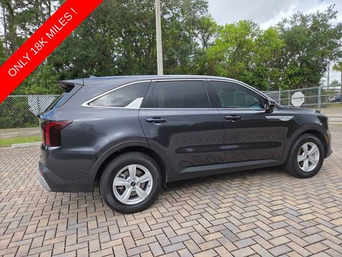 Used 2025 Kia Sorento LX FWD image 11