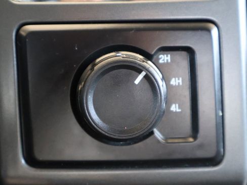 Used 2017 Ford F150 XLT image 35