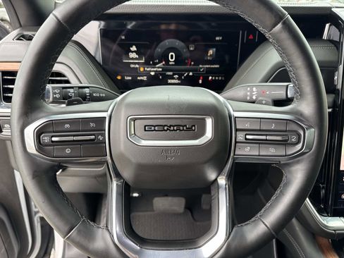 Used 2025 GMC Yukon Denali image 29