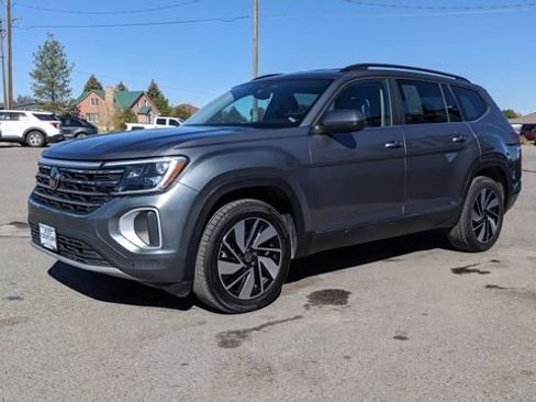 Used 2024 Volkswagen Atlas SE image 3