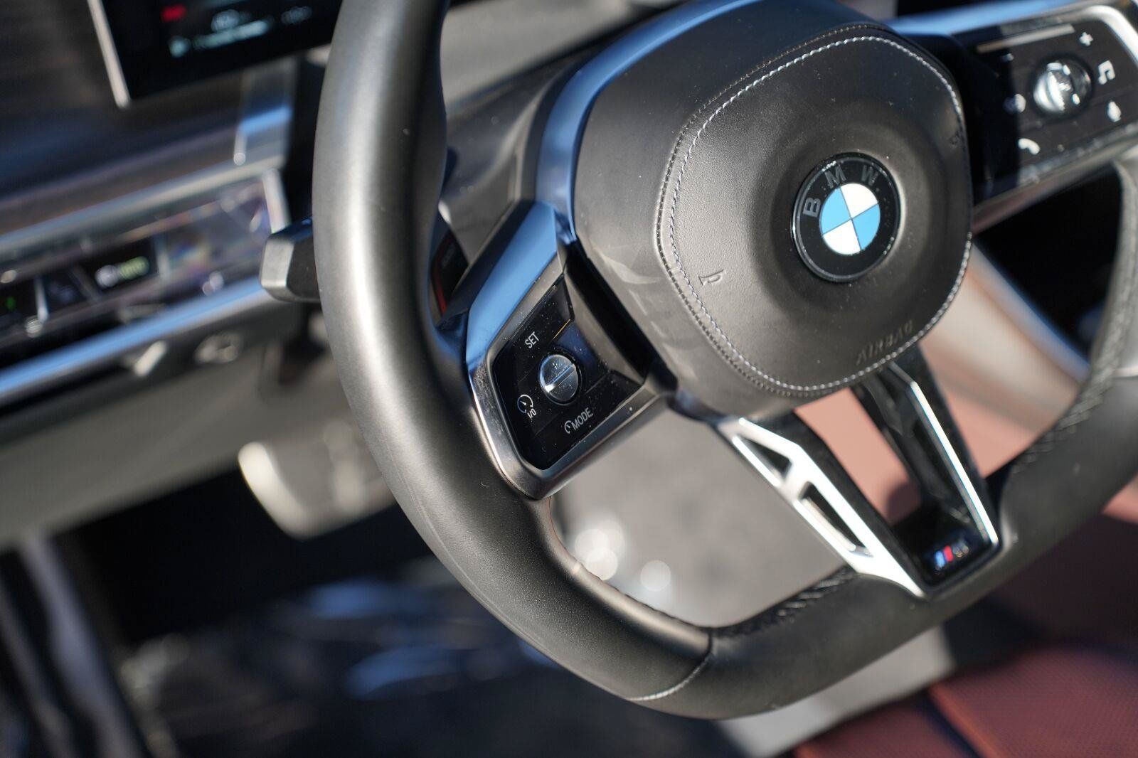 Used 2023 BMW 760i xDrive AWD/4WD image 13