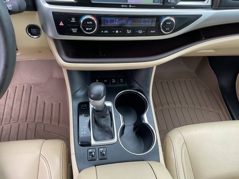 Used 2015 Toyota Highlander XLE AWD/4WD image 26