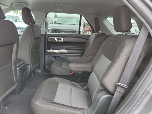 Used 2024 Ford Explorer XLT RWD image 12