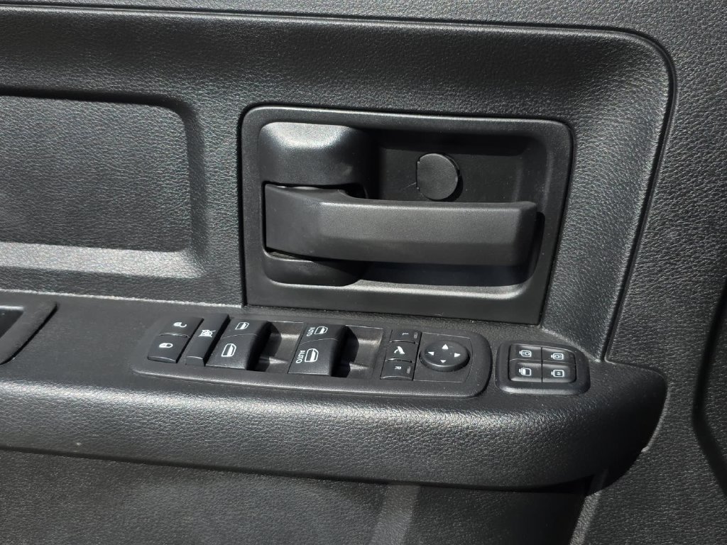 Used 2024 RAM 3500 Tradesman w/ Chrome Appearance Group AWD/4WD image 27