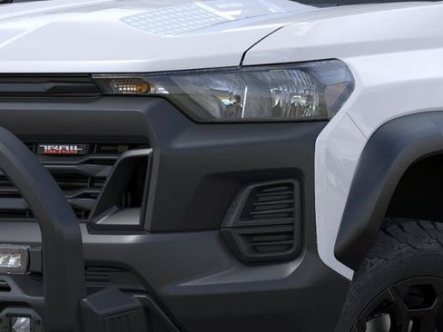 New 2026 Chevrolet Colorado Trail Boss w/ Off-Road Front Bumper Package AWD/4WD image 34