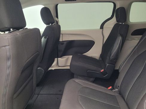 Used 2021 Chrysler Voyager LX FWD image 18