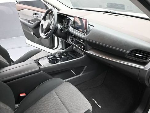 Used 2023 Nissan Rogue SV FWD image 25