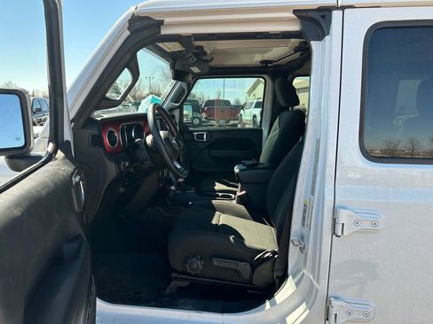 Used 2022 Jeep Wrangler Unlimited Rubicon w/ Cold Weather Group image 10