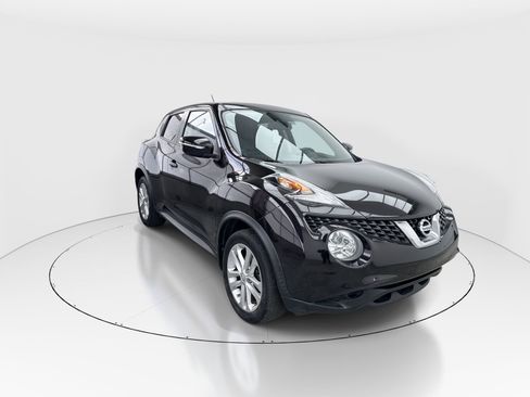 Used 2016 Nissan Juke SV image 2