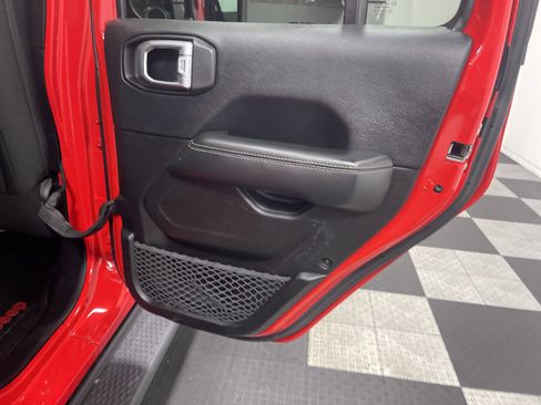 Used 2019 Jeep Wrangler Unlimited Sahara image 19