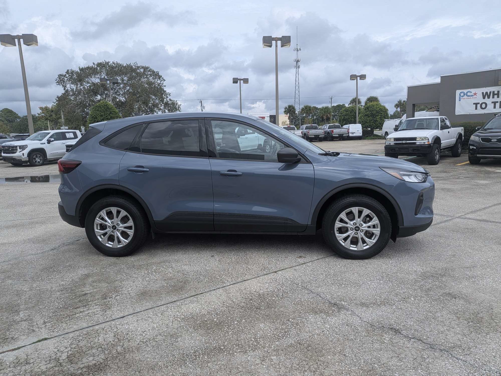 Used 2025 Ford Escape Active AWD/4WD image 3