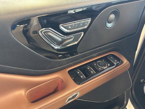Used 2022 Lincoln Aviator Reserve w/ Equipment Group 201A image 11