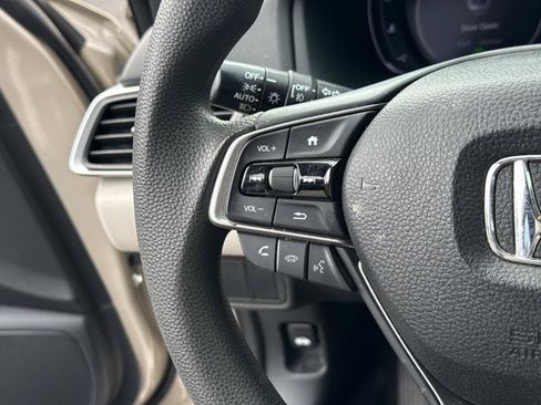 Used 2018 Honda Accord EX image 11