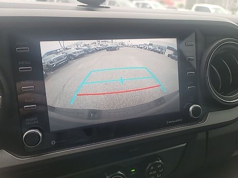 Used 2020 Toyota Tacoma TRD Sport w/ Technology Package image 16