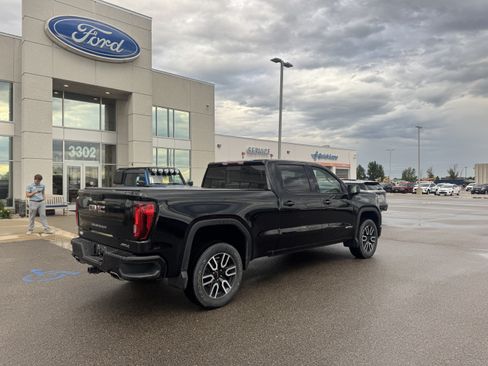 Used 2023 GMC Sierra 1500 AT4 w/ AT4 Preferred Package AWD/4WD image 4