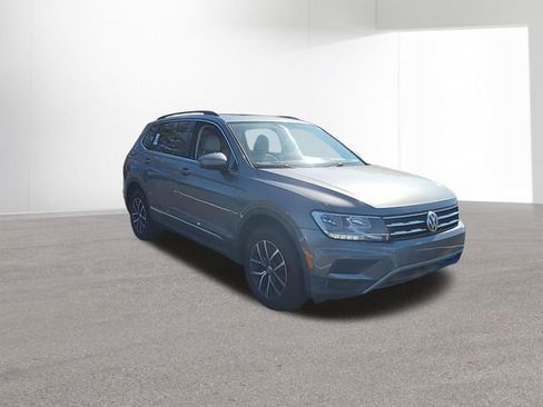 Used 2018 Volkswagen Tiguan SEL image 2