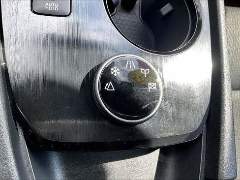 Certified 2026 Nissan Rogue SV AWD/4WD image 26