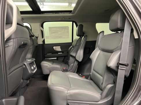 New 2025 Ford Expedition Active image 34