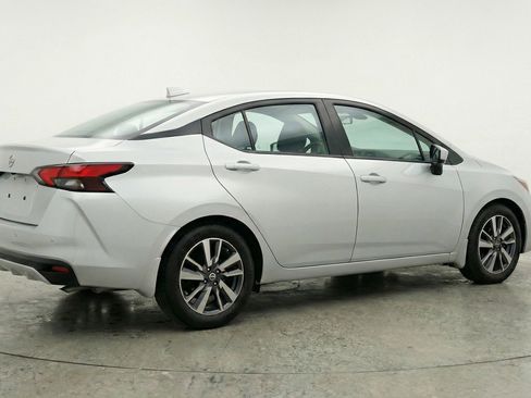 Used 2025 Nissan Versa SV image 9