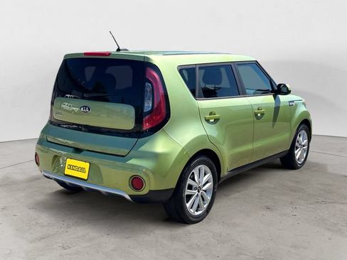 Used 2017 Kia Soul + FWD image 5