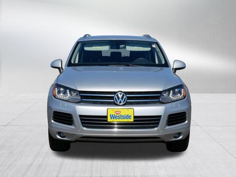 Used 2014 Volkswagen Touareg Sport image 2