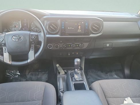 Used 2018 Toyota Tacoma TRD Off-Road AWD/4WD image 11