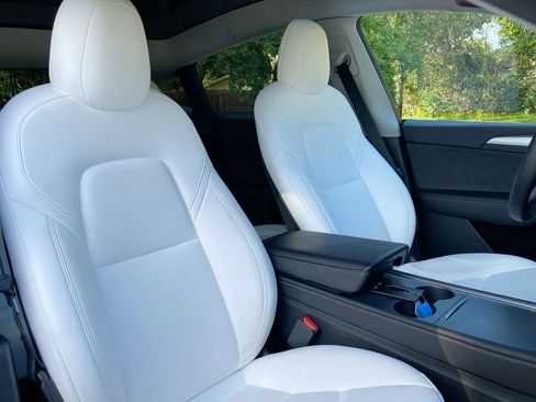 Used 2023 Tesla Model Y Long Range image 34