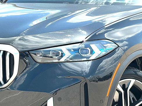 Certified 2025 BMW X5 xDrive50e w/ Premium Package AWD/4WD image 4