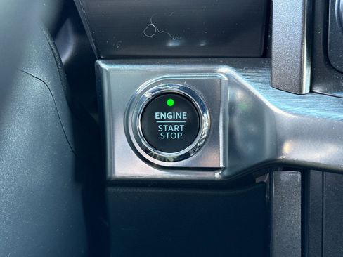 Used 2023 Ford F150 Lariat image 24