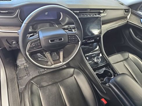 Used 2023 Jeep Grand Cherokee L Limited AWD/4WD image 38