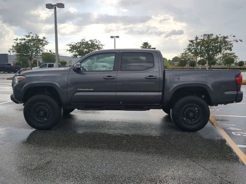 Used 2023 Toyota Tacoma SR5 AWD/4WD image 7