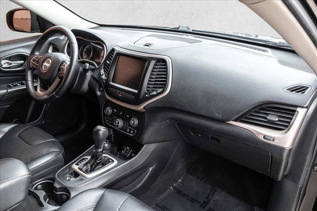 Used 2017 Jeep Cherokee Limited AWD/4WD image 23