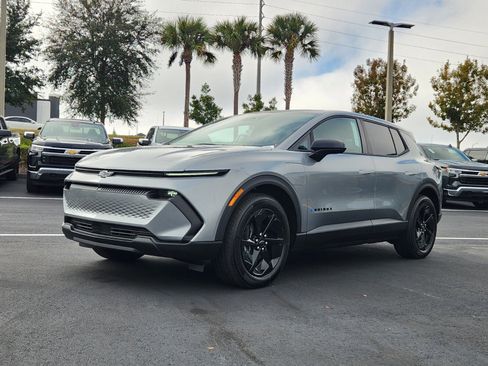 New 2026 Chevrolet Equinox EV LT image 2