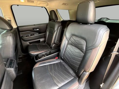 Used 2022 Nissan Pathfinder Platinum w/ Cargo Package FWD image 21
